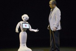 مطالب داغ: ربات مهربان و عاطفی که لطیفه هم تعریف می‌کند