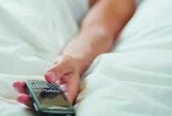 خطرات خوابيدن در نزديکي تلفن همراه