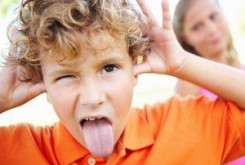چرا بچه ها به حرف والدين‌شان گوش نمي‌دهند؟