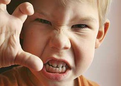 چگونه عصبانیت کودک‌مان را کنترل کنیم؟