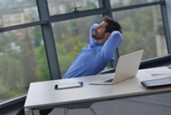 ۷ راه کاهش اضطراب در محل کار!