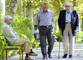 آهسته راه رفتن سالخوردگان نشانه آلزایمر است