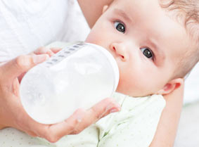 فرق کودکانی که شیر خشک می خورند با سایر بچه ها در چیست؟